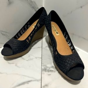 Black lace peek-a-boo wedges